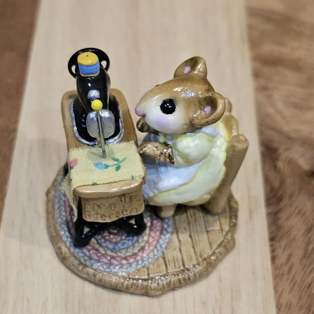 Wee Forest Folk Miss Bobbin Yellow Retired No‎ Box, Signed Annette Petersen M-40